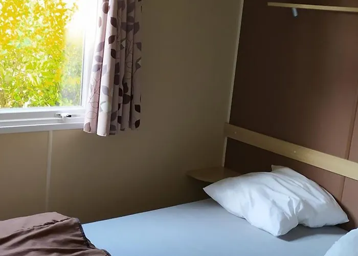 캠프장 Mobil-home Spacieux Avec Terrasse - 6 Personnes - Api-1-52-718 Argences-en-Aubrac