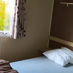 Camping Mobil-home Spacieux Avec Terrasse - 6 Personnes - Api-1-52-718 Argences-en-Aubrac