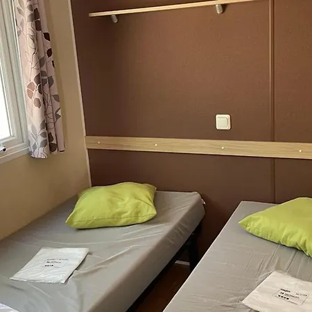 Kemping Mobil-home Spacieux Avec Terrasse - 6 Personnes - Api-1-52-718